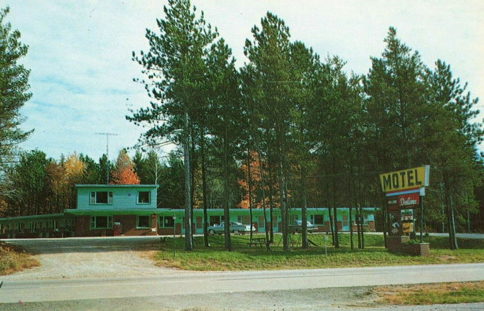 Delona Motel - Old Postcard View